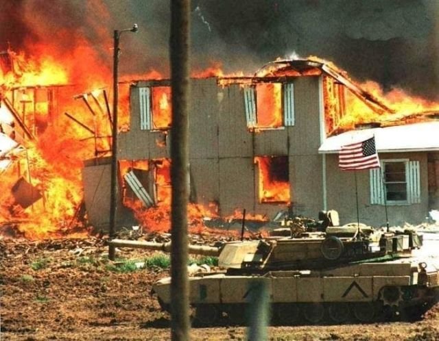 Архивные фото из 90-х, которые очень точно передают атмосферу того времени