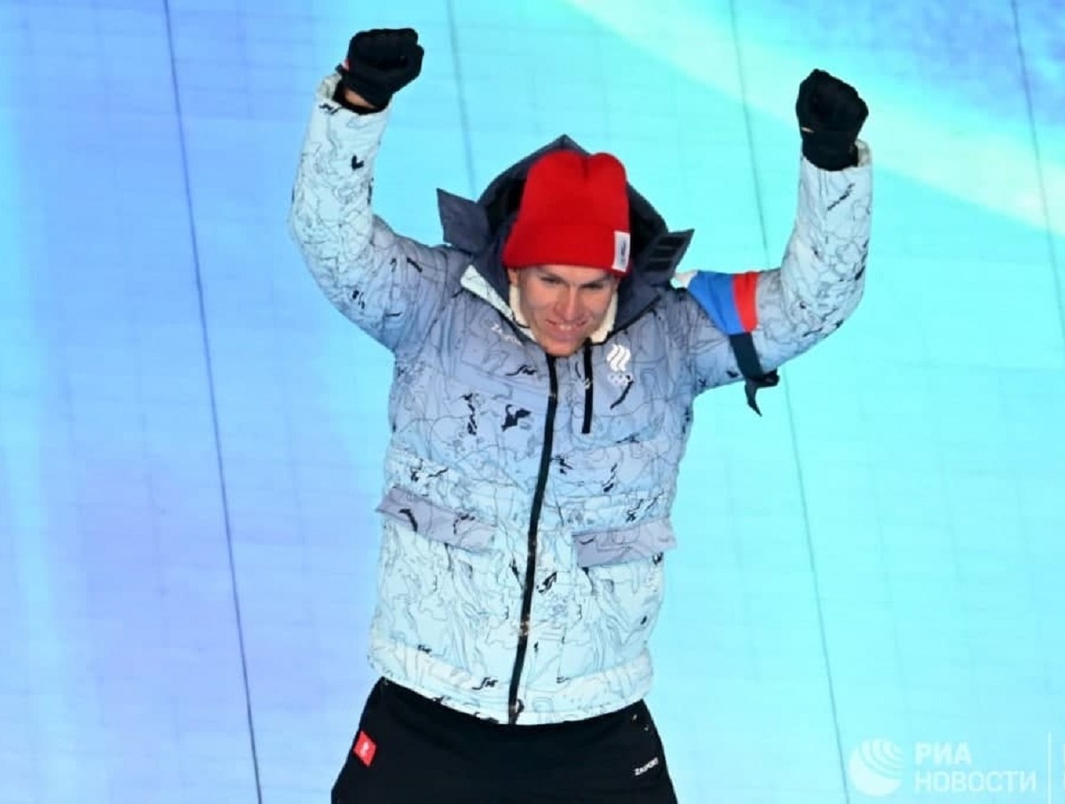СМИ подсчитали, сколько заработал Александр Большунов на Олимпиаде