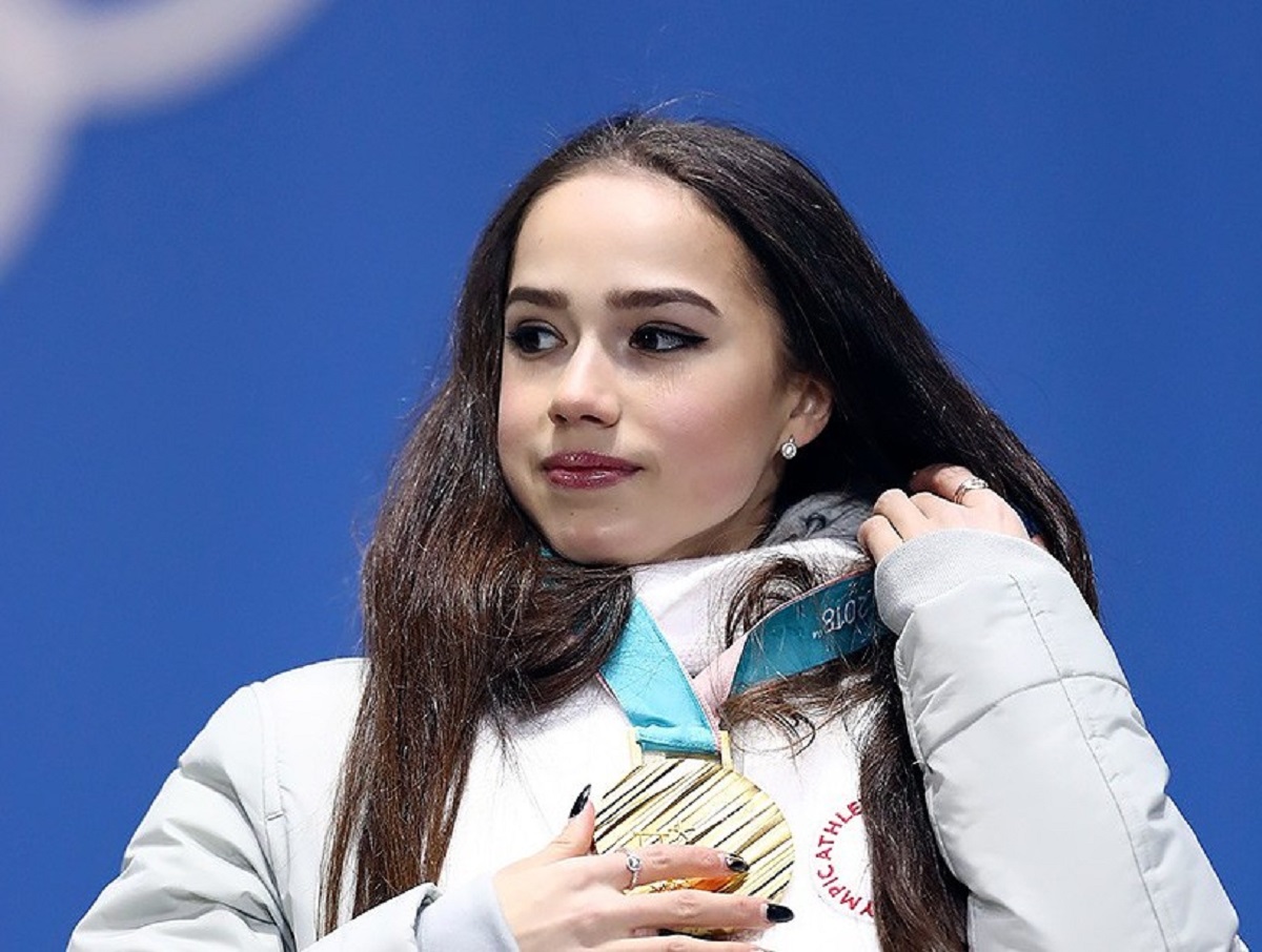 Алина Загитова сорвалась из-за издевки над ее слезами на хоккейном матче Олимпиады