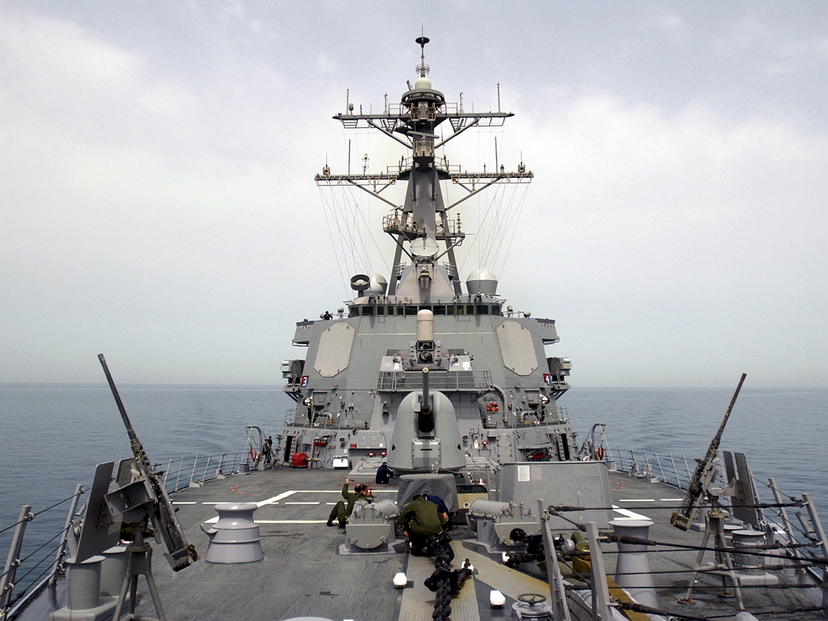 Четыре эсминца ВМС США, вооруженные 360 