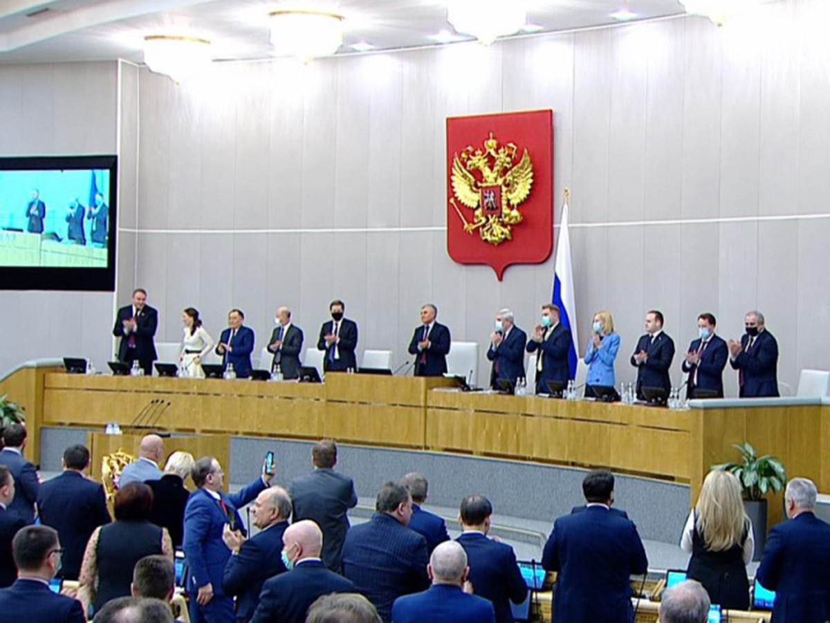 Госдума единогласно ратифицировала договоры о ДНР и ЛНР. В ответ Зеленский допустил разрыв отношений с Россией