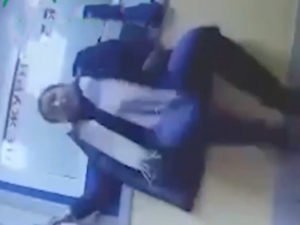 Избили сотрудницу МВД