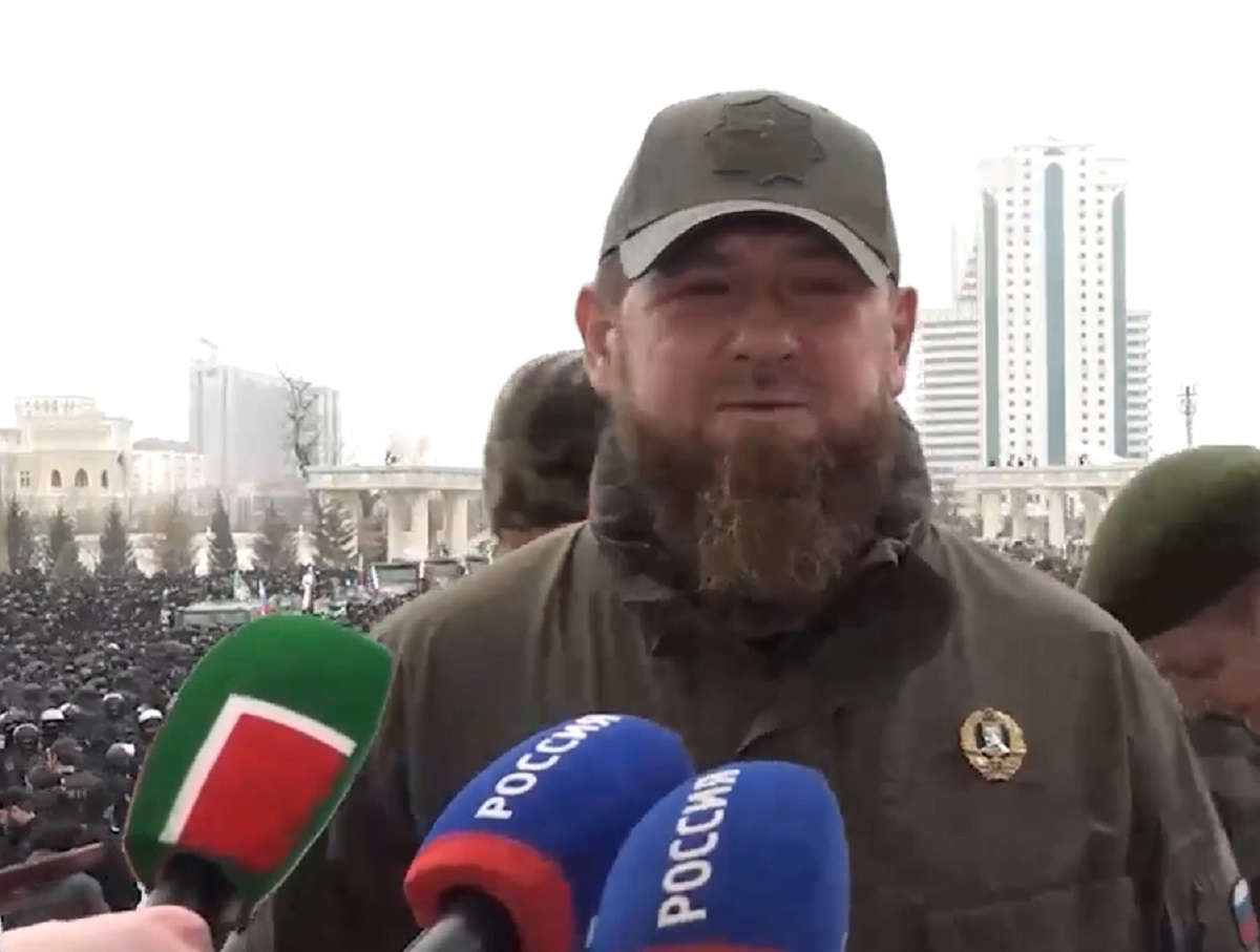 Появилось видео с 12-тысячной армией из Чечни, готовой отправиться на Украину