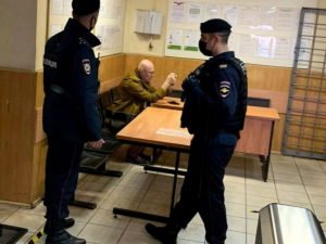 Опубликовано видео обысков у политолога Соловья