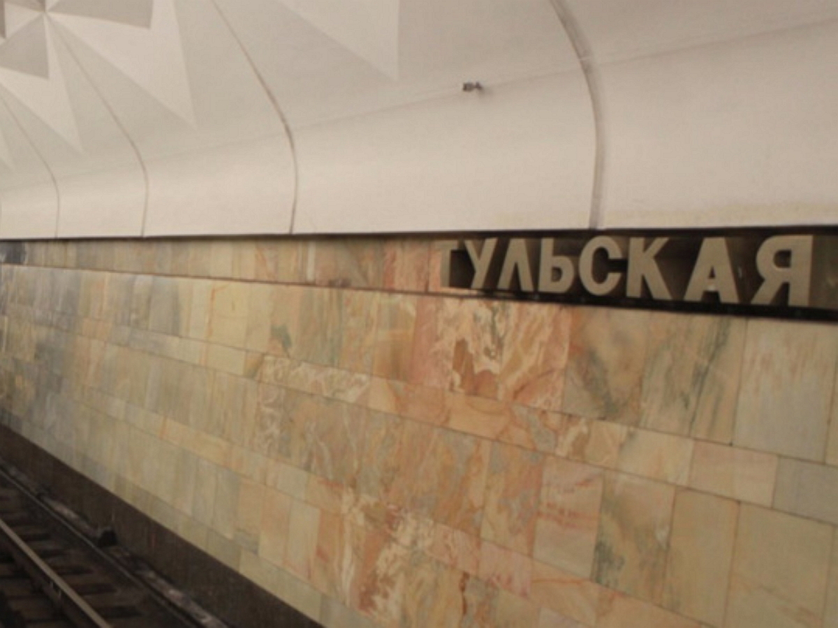 В московском метро двое мужчин напали на полицейских
