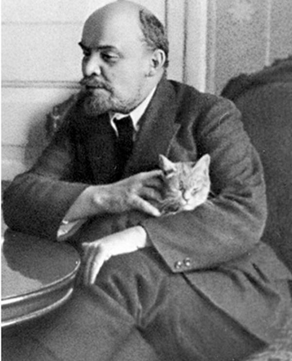 Известные люди со своими домашними питомцами