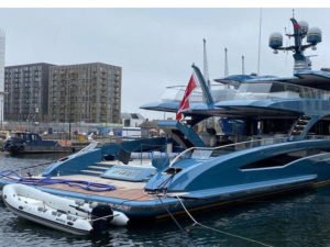 58-метровая яхта Phi