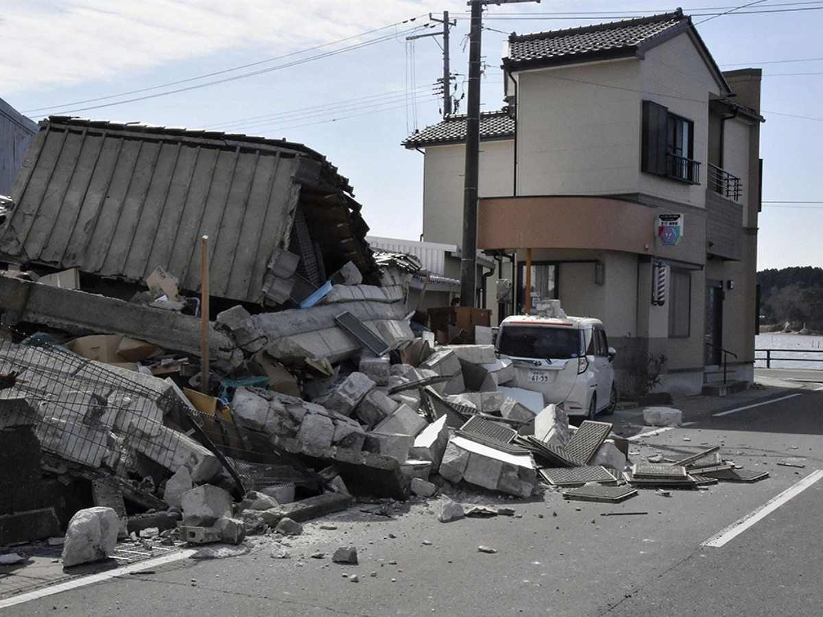 Японцы выкладывают жуткие видео землятрясения