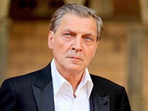 Александр Невзоров написал Бастрыкину письмо и собрался вернуться в Россию