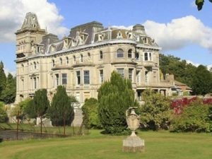 Украинских беженцев в Великобритании поселят в особняках российских олигархов