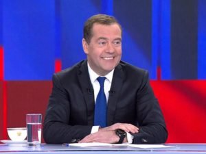 «Котлеты и булки сами умеем производить»: Медведев пригрозил иностранным компаниям, сбегающим из России