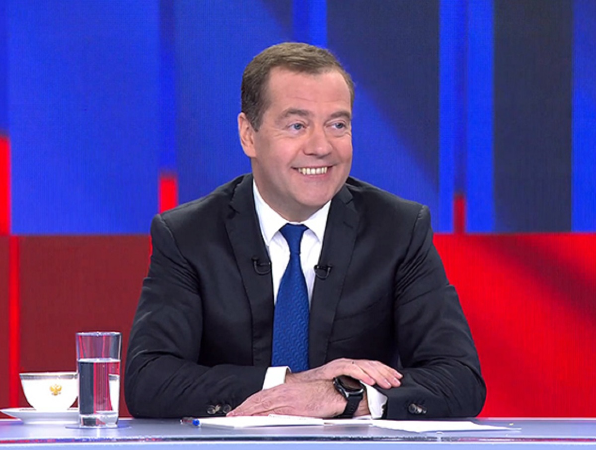 «Котлеты и булки сами умеем производить»: Медведев пригрозил иностранным компаниям, сбегающим из России