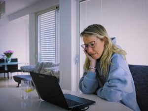 «Я извиняюсь»: Ксения Собчак объяснила, почему так плохо выглядит