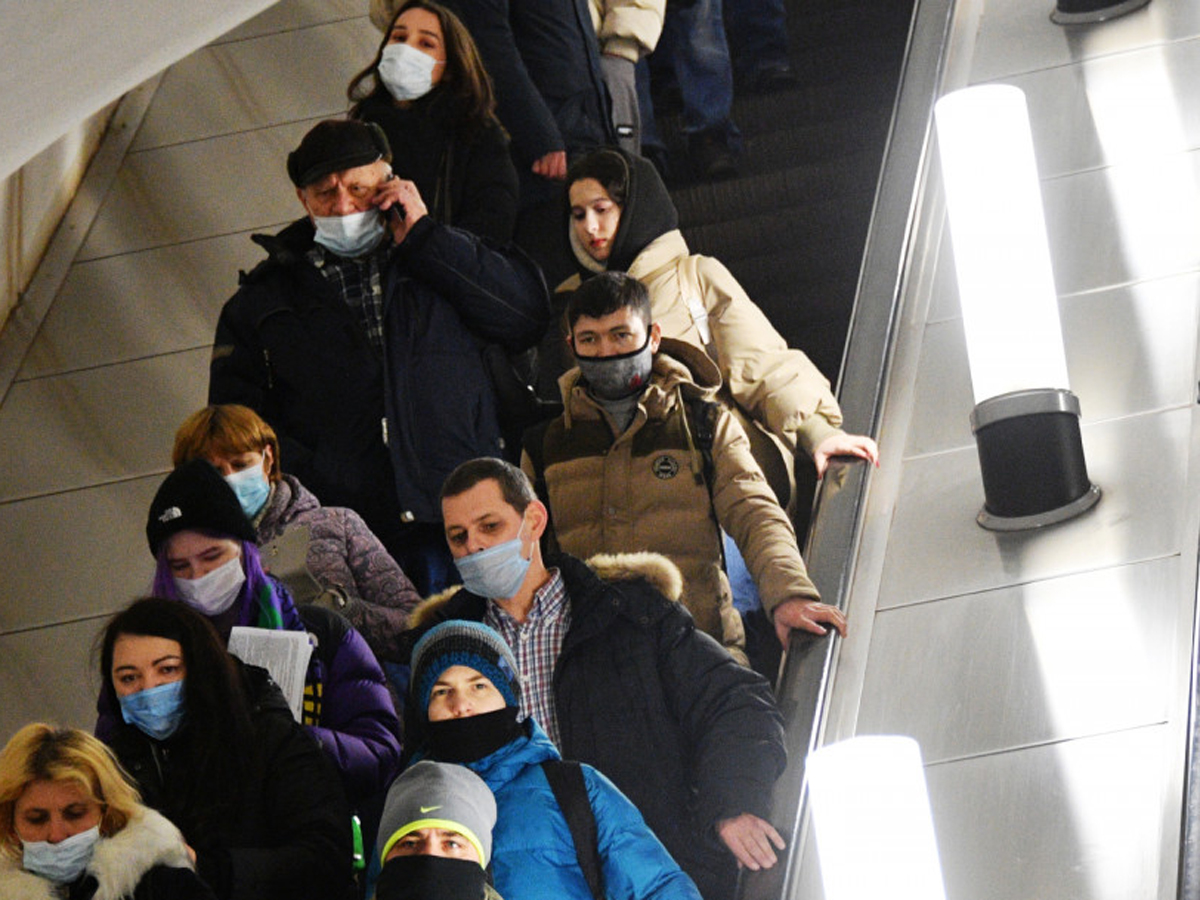 Москвичи в метро снять маску