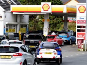 очереди на заправках в США и Европе