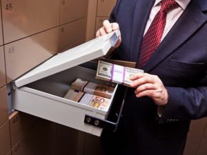 У чиновников изысут незаконные средства