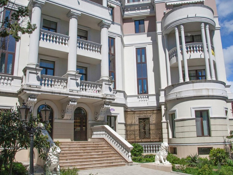 Названы украинские чиновники, которые владеют недвижимостью в Крыму (ФОТО)