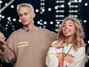 Даня Милохин и Аня Покров устроили эпичную фотосессию в образах супергероев