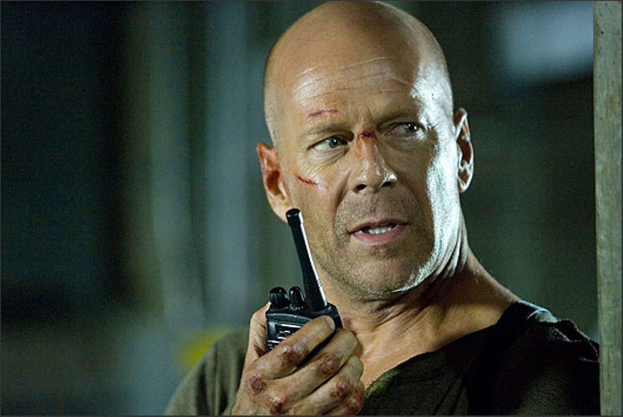 Брюс Уиллис: от «Крепкого орешка» до мачо в отставке