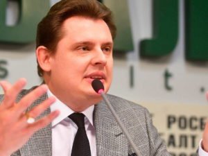 Признанный иноагентом блогер Понасенков покинул Россию