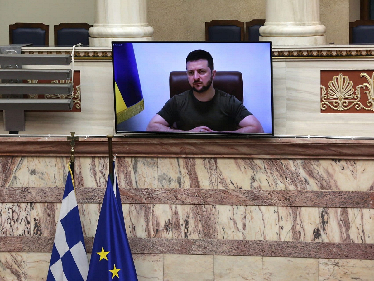 Греция назвало ошибкой выступление боевиков «Азова»* перед парламентом страны
