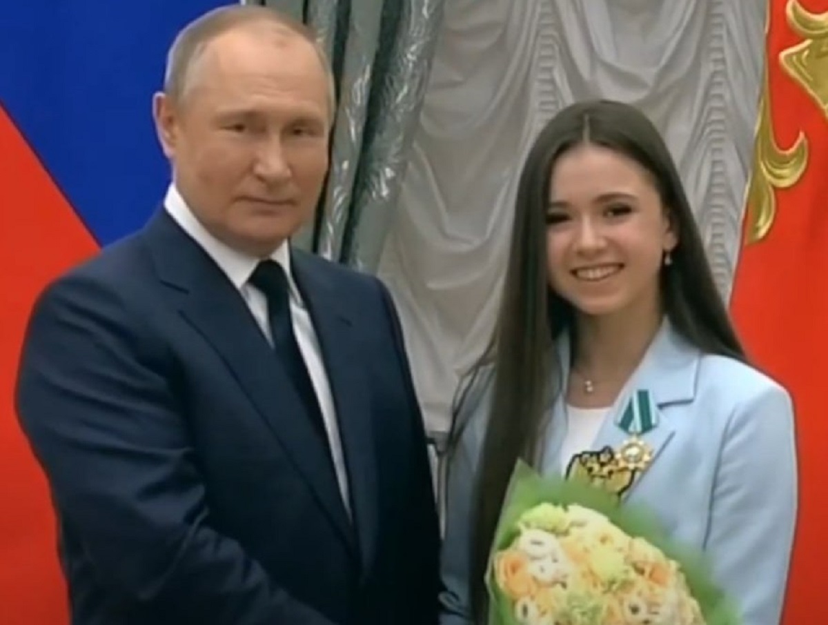 Камилу Валиеву на встрече с Путиным в ее день рождения лишили шампанского
