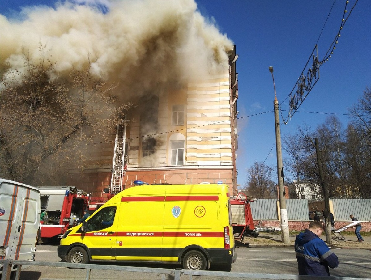 Крупный пожар в здании Минобороны в Твери: пятеро погибли, 16 – пострадали