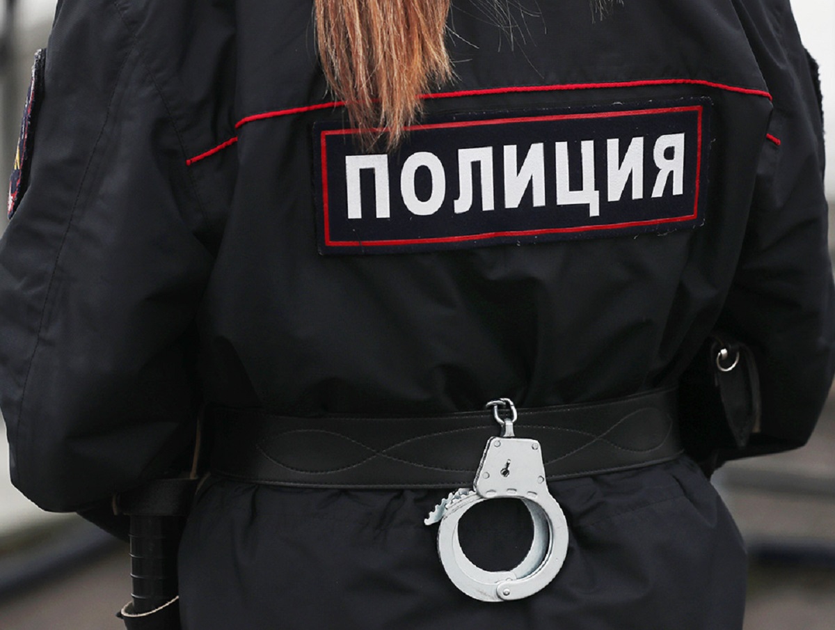В Крыму женщина осквернила могилу погибшего на Украине военного и была арестована