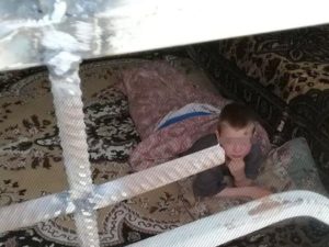 Фото приемного мальчика за решеткой шокировали Ставрополь