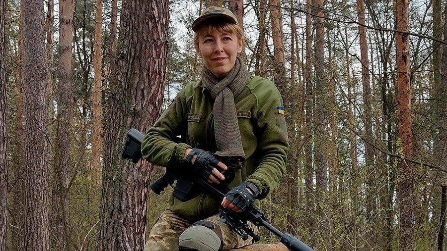 Савина похожа на снайпершу