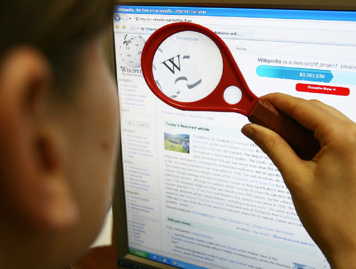 «Википедии» в России угрожают штрафом, а Google удалил из поиска сайт Минобороны