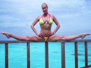 Анастасия Волочкова показала свой самый экстремальный шпагат