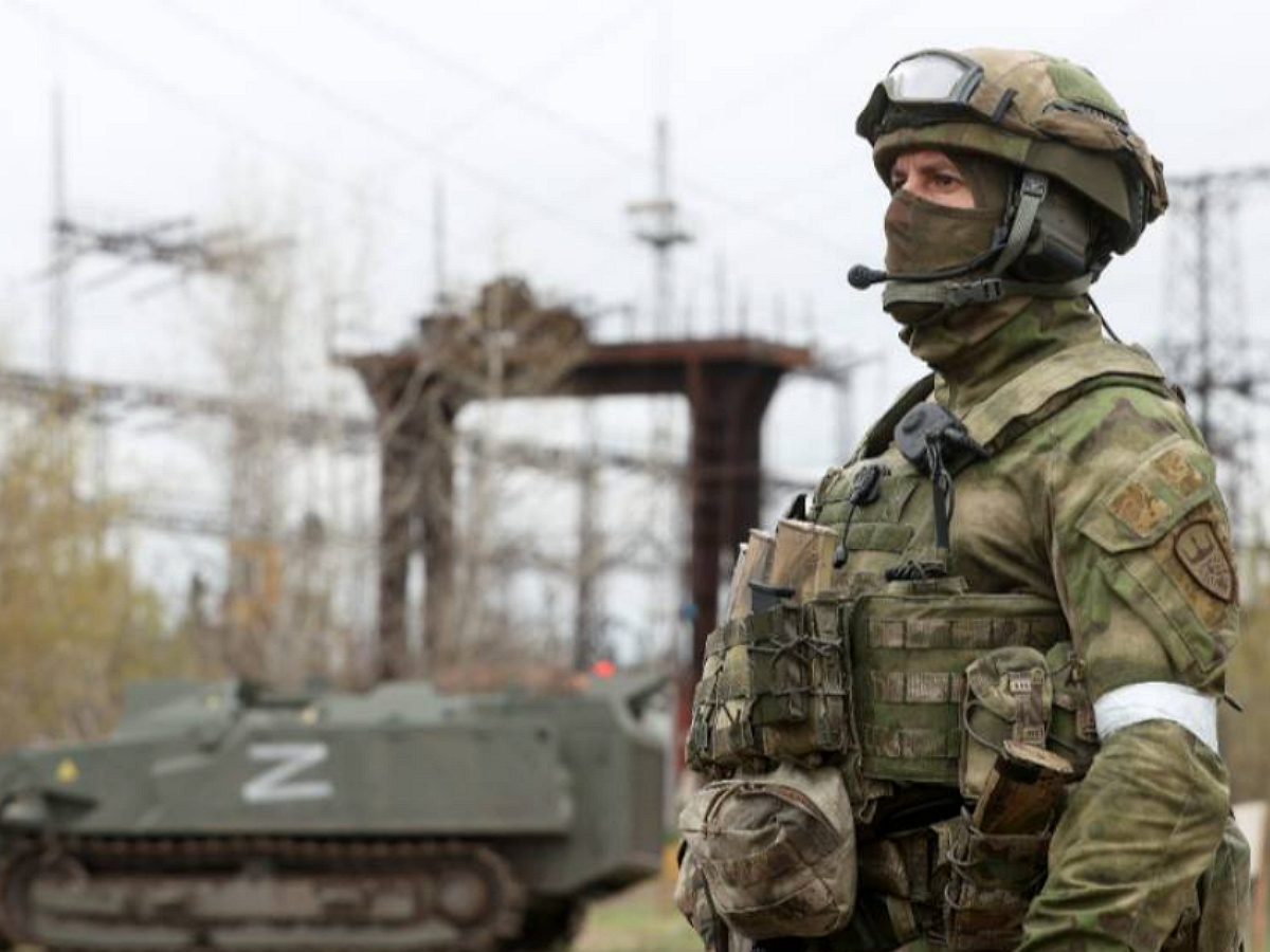 Минобороны предложило военным ВСУ на “Азовстали” сдаться в плен 17 апреля: ДНР атакует их необычными боеприпасами
