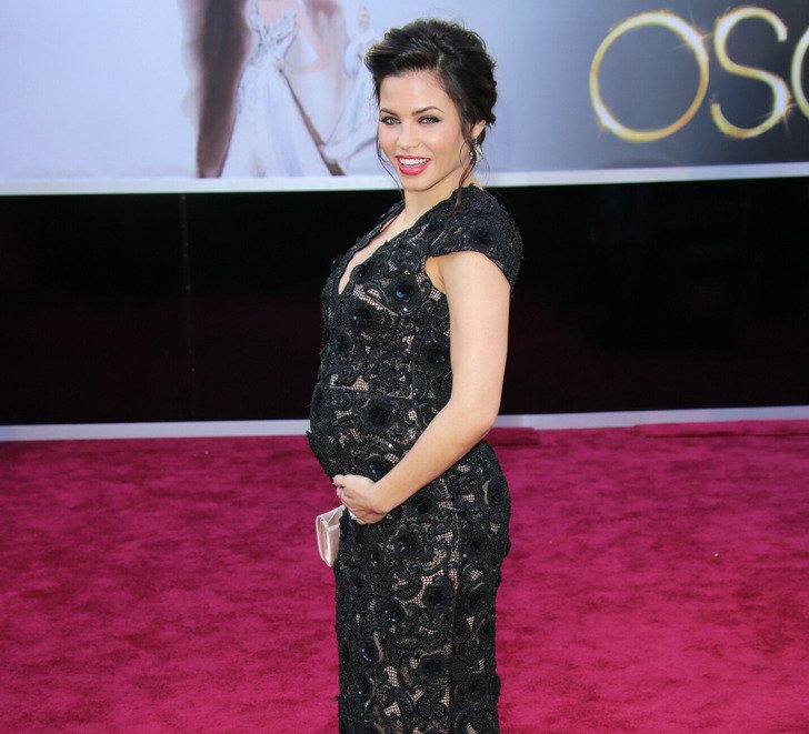 Беременные звезды на ковровой дорожке