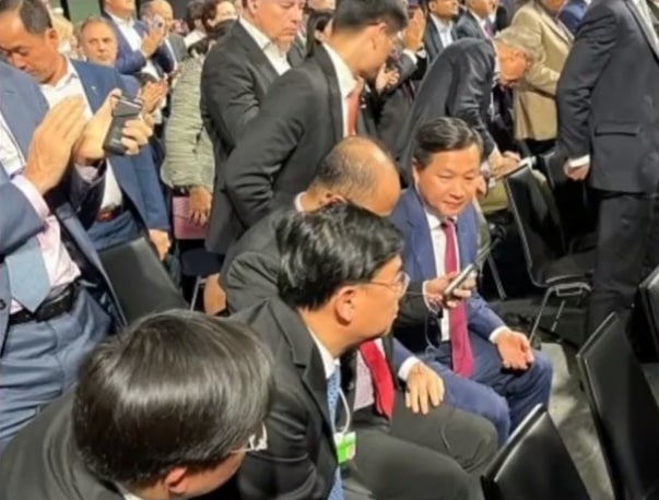 Китайская делегация после выступления Зеленского в Давосе не аплодировала, покинув зал (ФОТО)
