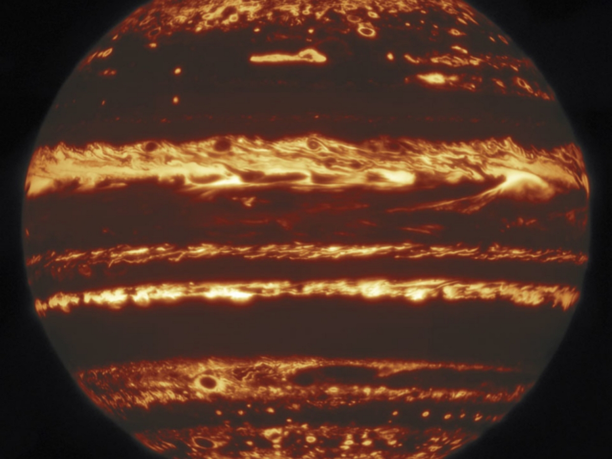 Огненные облака Юпитера сняли на видео
