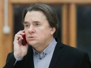 Небритый Константин Эрнст вышел в свет после слухов об отставке