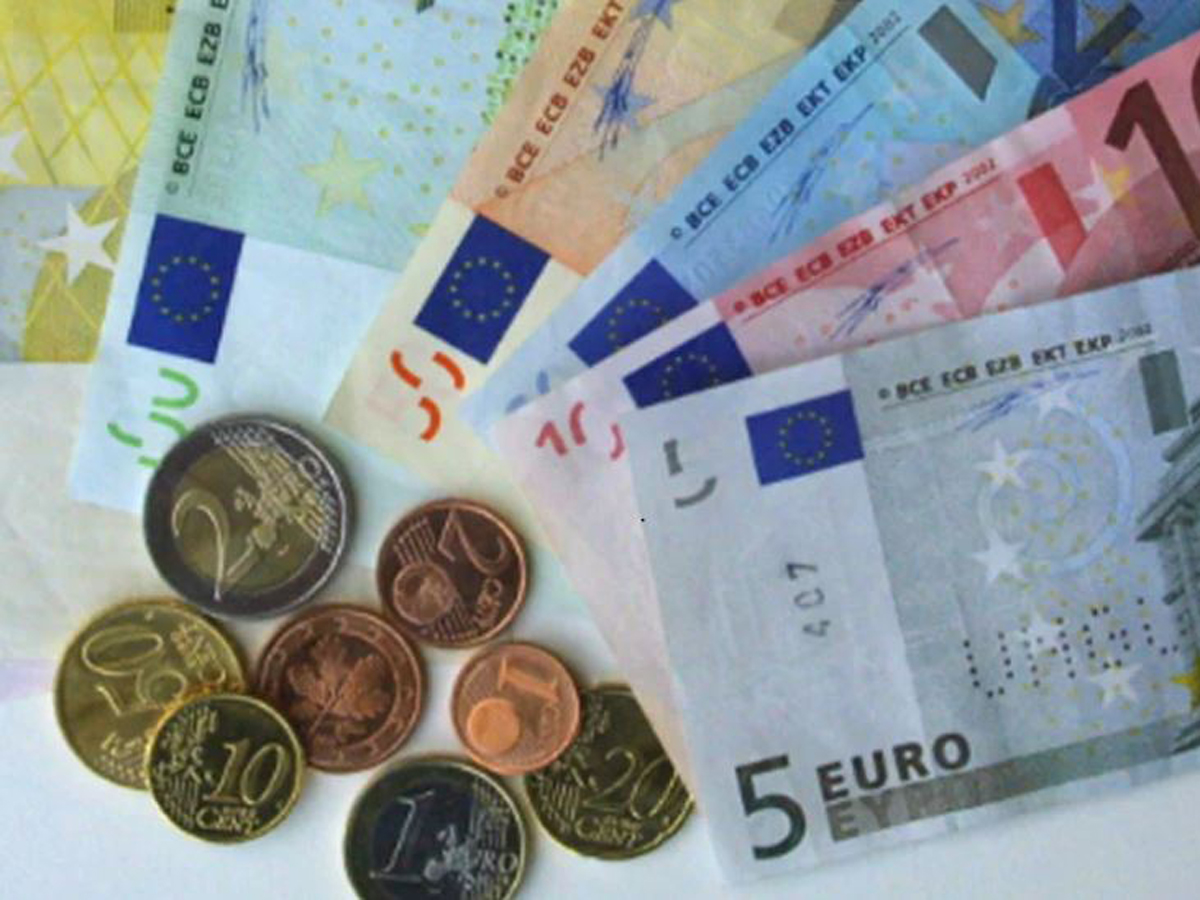 Курс евро рухнул к рублю
