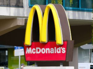 Россияне предложили почти 3000 смешных названий для нового McDonald's