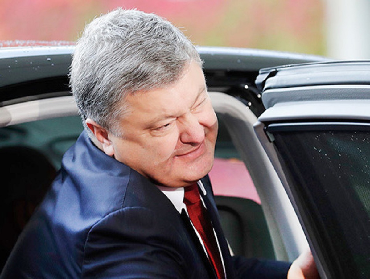 СМИ: Петр Порошенко с третьей попытки покинул Украину