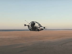 Захватывающее видео из кабины летающего авто выложили в Сеть