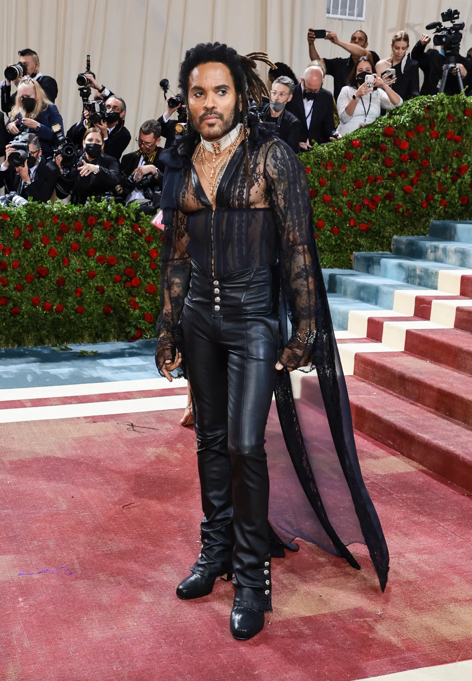 Самые запоминающиеся наряды звезд на Met Gala 2022 года