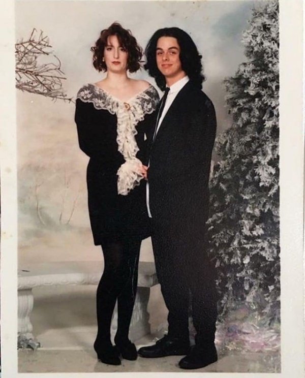 Выпускные фото звезд: как выглядели знаменитости на пороге взрослой жизни