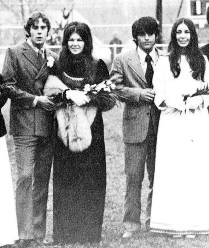 Выпускные фото звезд: как выглядели знаменитости на пороге взрослой жизни