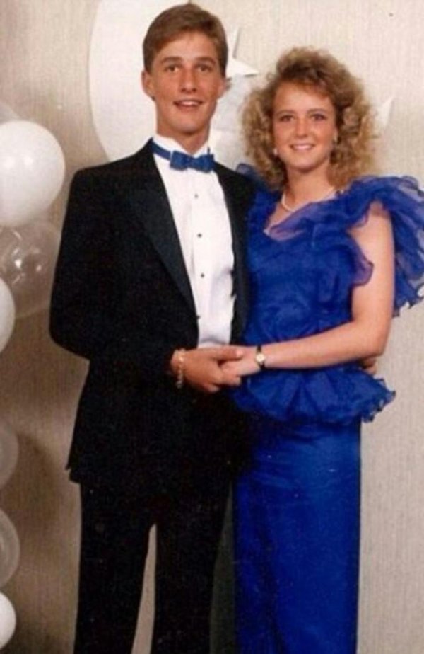 Выпускные фото звезд: как выглядели знаменитости на пороге взрослой жизни