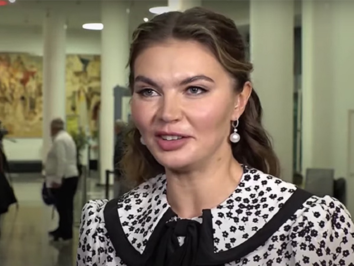 Алина Кабаева засветилась в Русском музее с сумочкой за 300 тысяч рублей