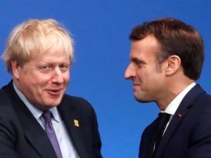 Британские СМИ назвали Макрона предателем