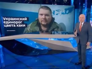 «Жарил под хвост»: «боевых гомосексуалистов» ВСУ показали на «Россия 1», сюжет высмеяла Собчак