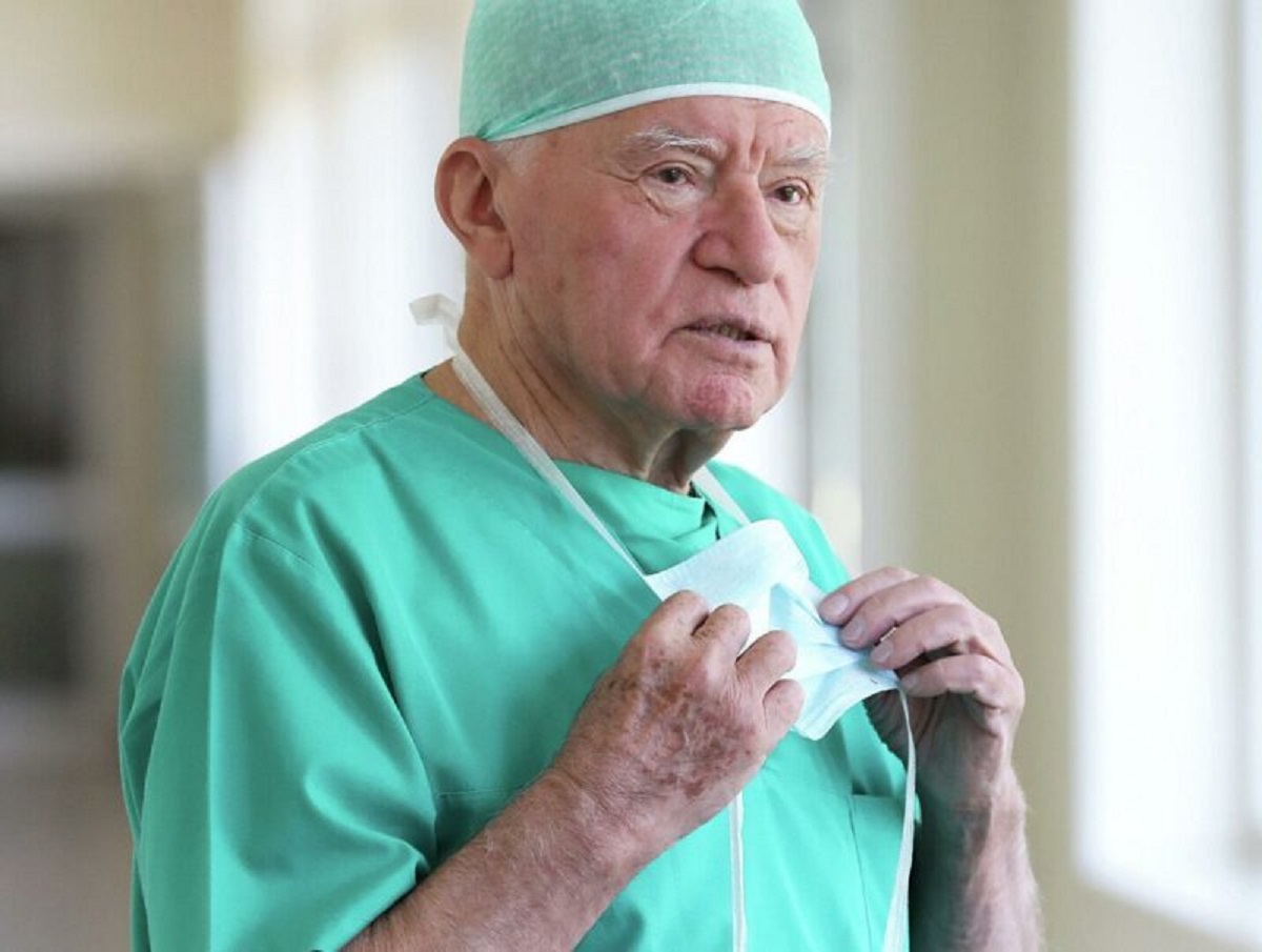 СМИ: хирурга Лео Бокерию отстранили от операций из-за гибели пациентов