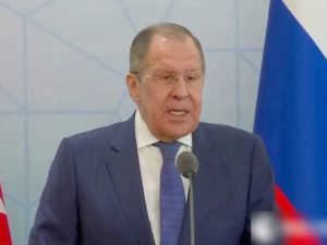 Лавров издевательски ответил журналисту на обвинение в краже зерна на Украине